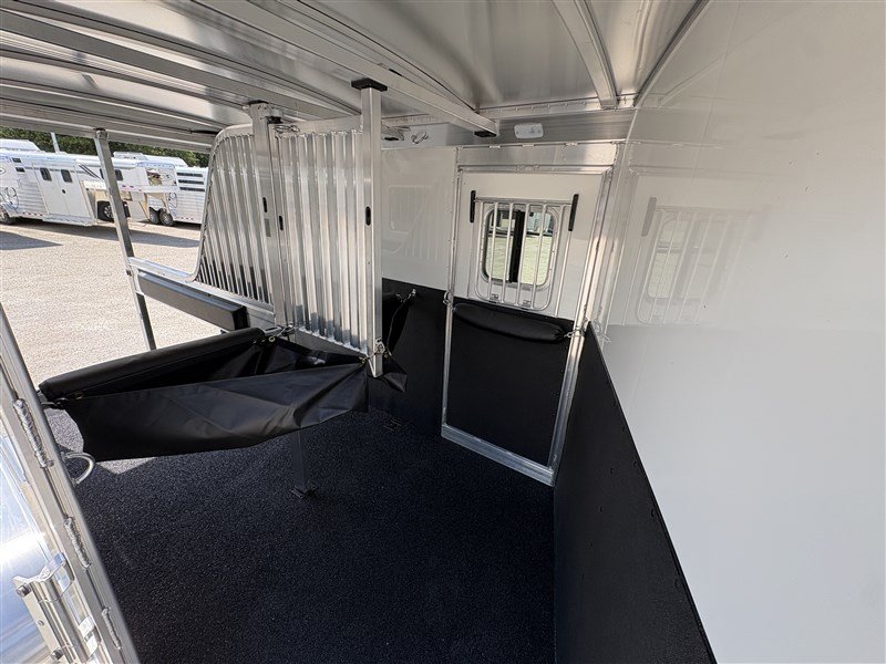 2027 4 Star 2H Straight Load + Side Ramp - Image 9