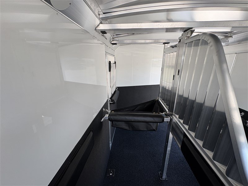 2027 4 Star 2H Straight Load + Side Ramp - Image 11