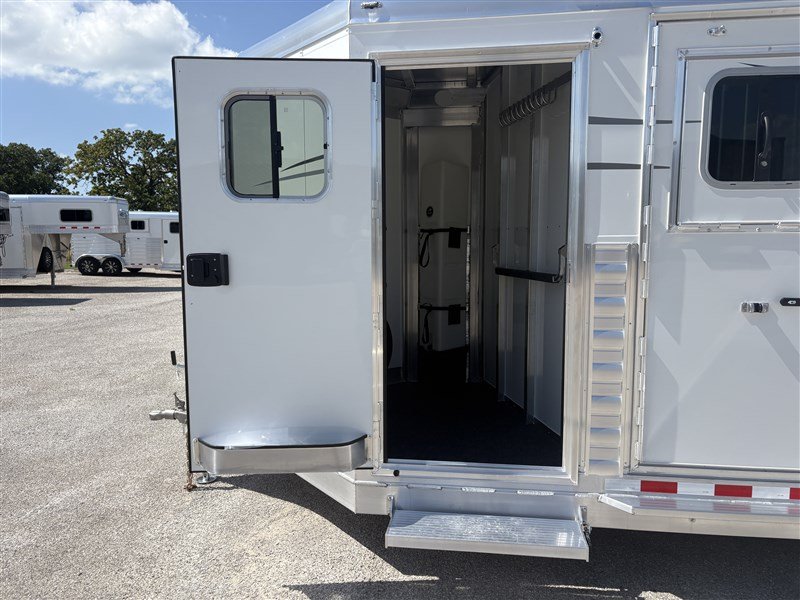 2027 4 Star 2H Straight Load + Side Ramp - Image 8