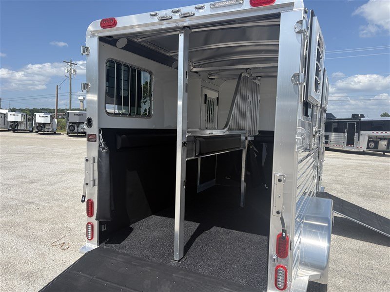 2027 4 Star 2H Straight Load + Side Ramp - Image 13